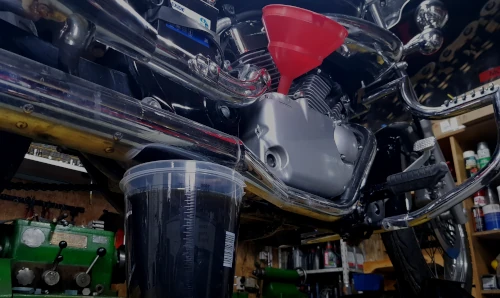 Wymiana oleju silnikowego w motocyklu Suzuki GZ 125